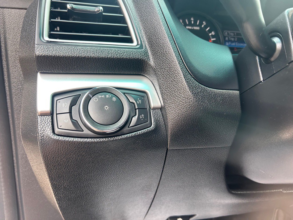 2016 Ford Explorer Image 20
