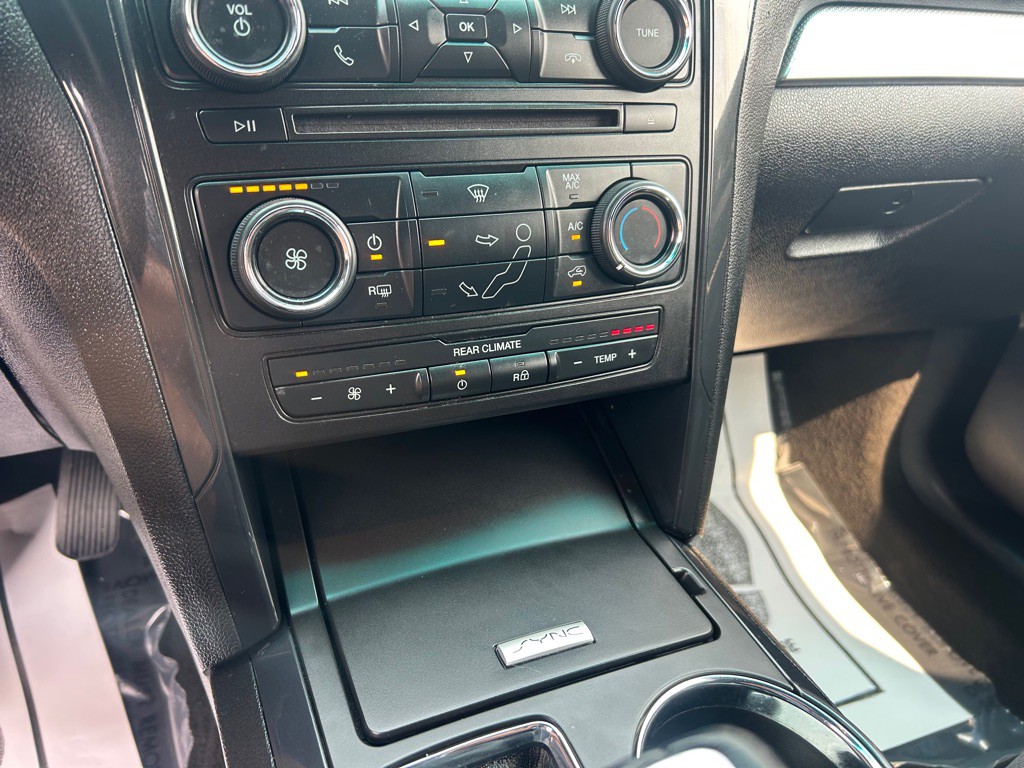 2016 Ford Explorer Image 23