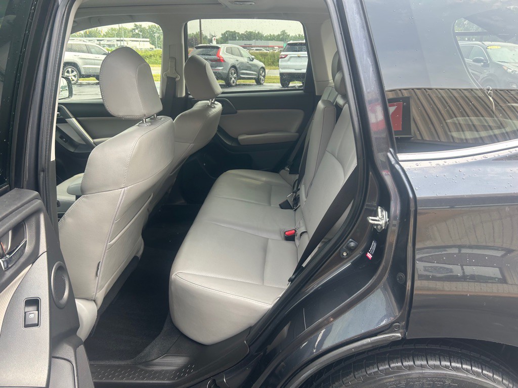 2015 Subaru Forester Image 11