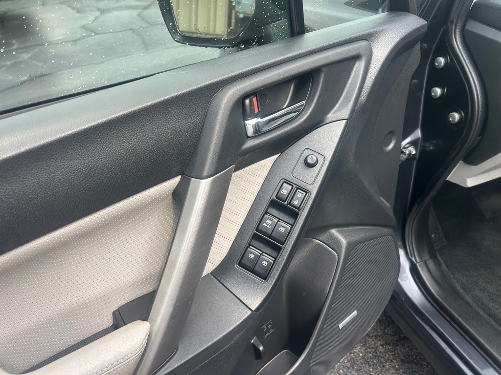 2015 Subaru Forester Image 16