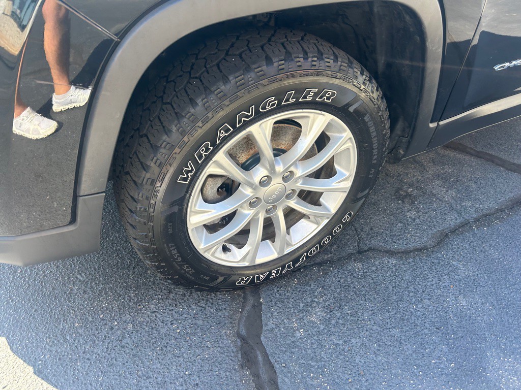 2019 Jeep Cherokee Image 4