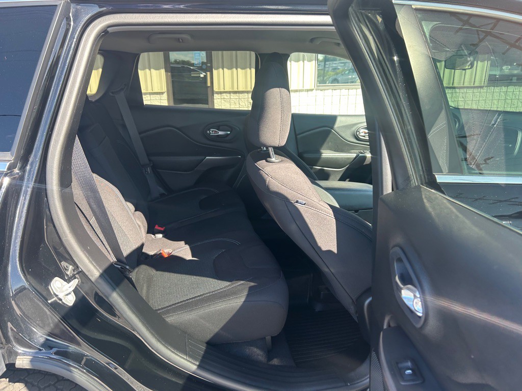 2019 Jeep Cherokee Image 8