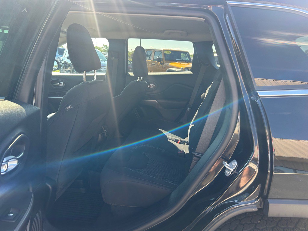 2019 Jeep Cherokee Image 10