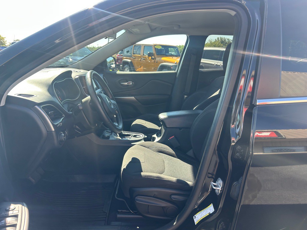 2019 Jeep Cherokee Image 12