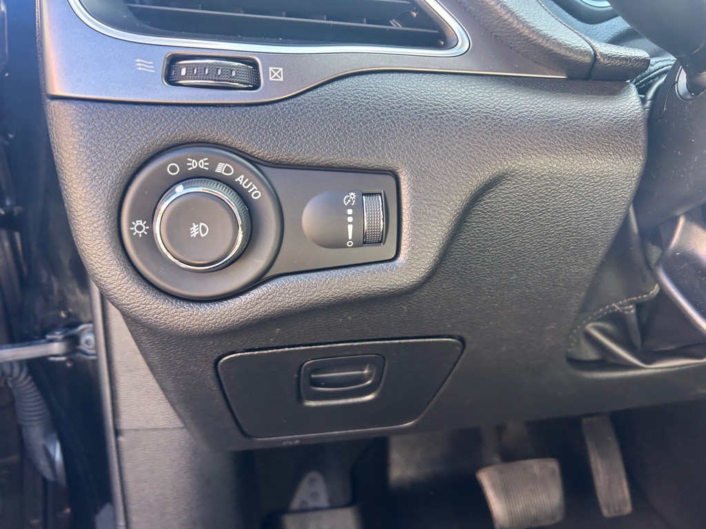 2019 Jeep Cherokee Image 19