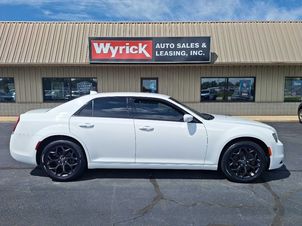 2019 Chrysler 300 Image 3