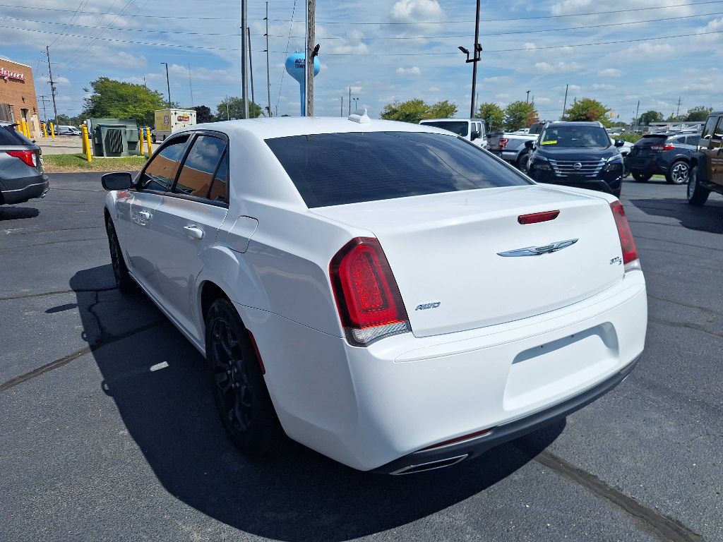 2019 Chrysler 300 Image 8