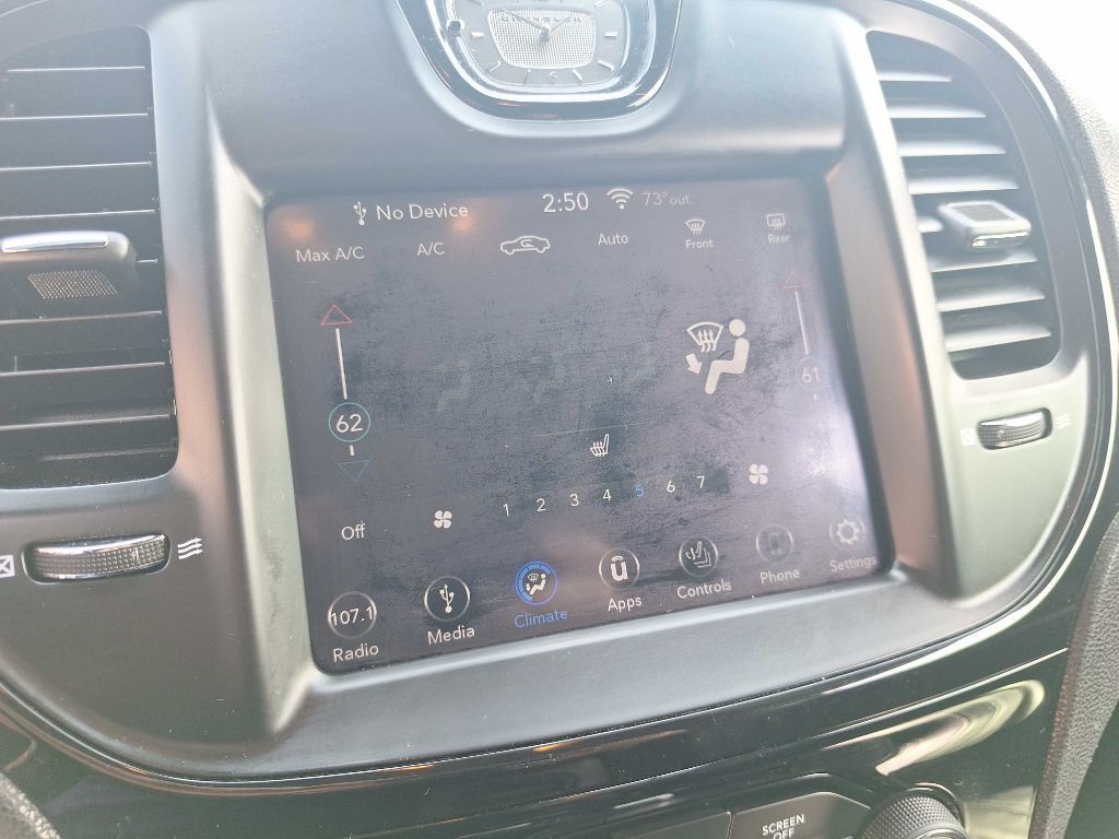 2019 Chrysler 300 Image 9