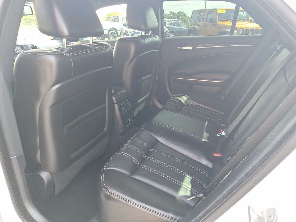 2019 Chrysler 300 Image 12