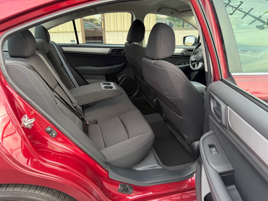 2017 Subaru Legacy Image 8