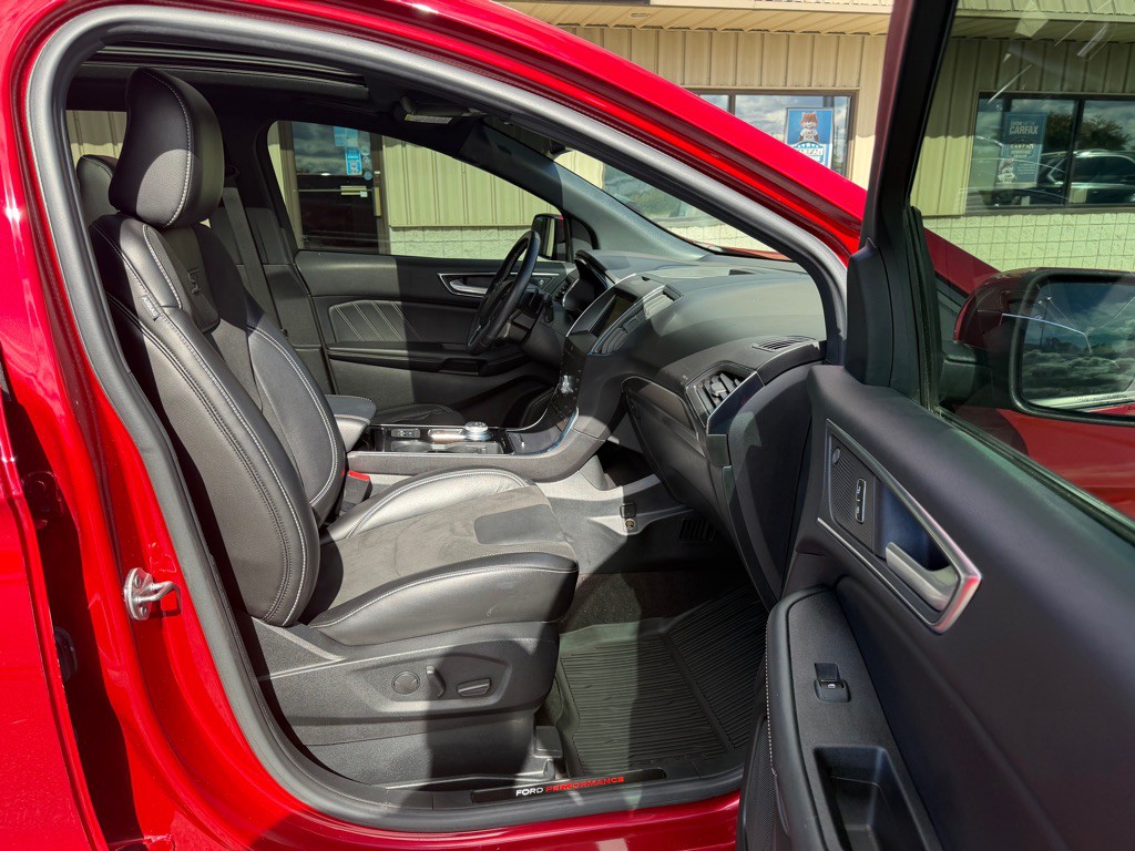2020 Ford Edge Image 9