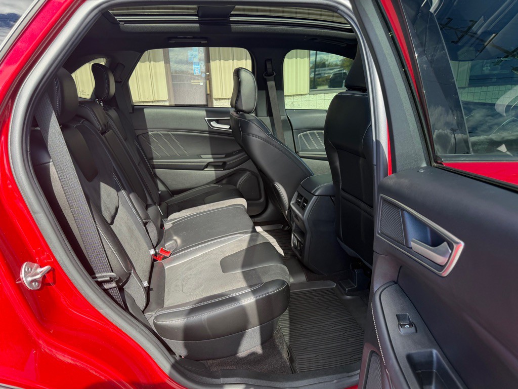 2020 Ford Edge Image 10