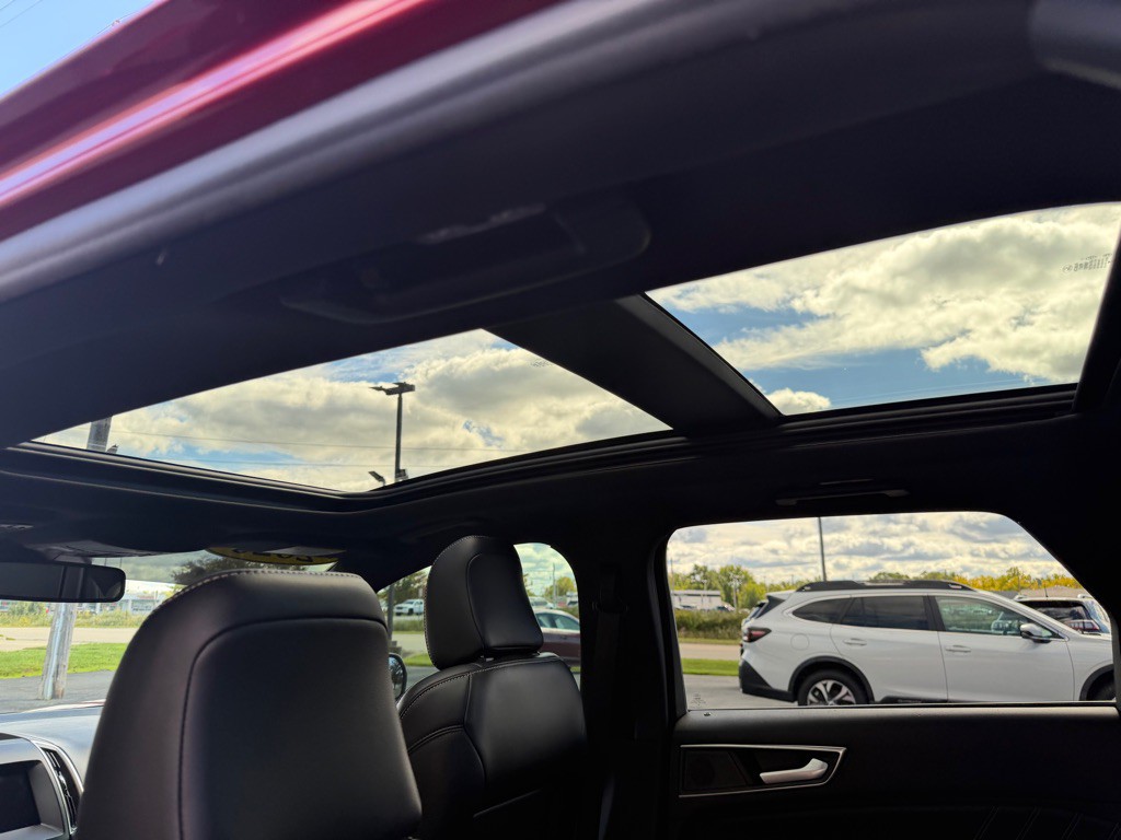 2020 Ford Edge Image 15