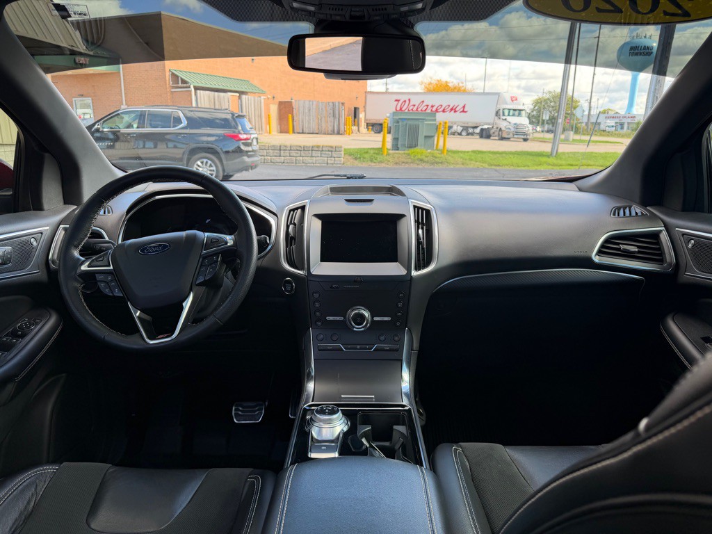 2020 Ford Edge Image 16