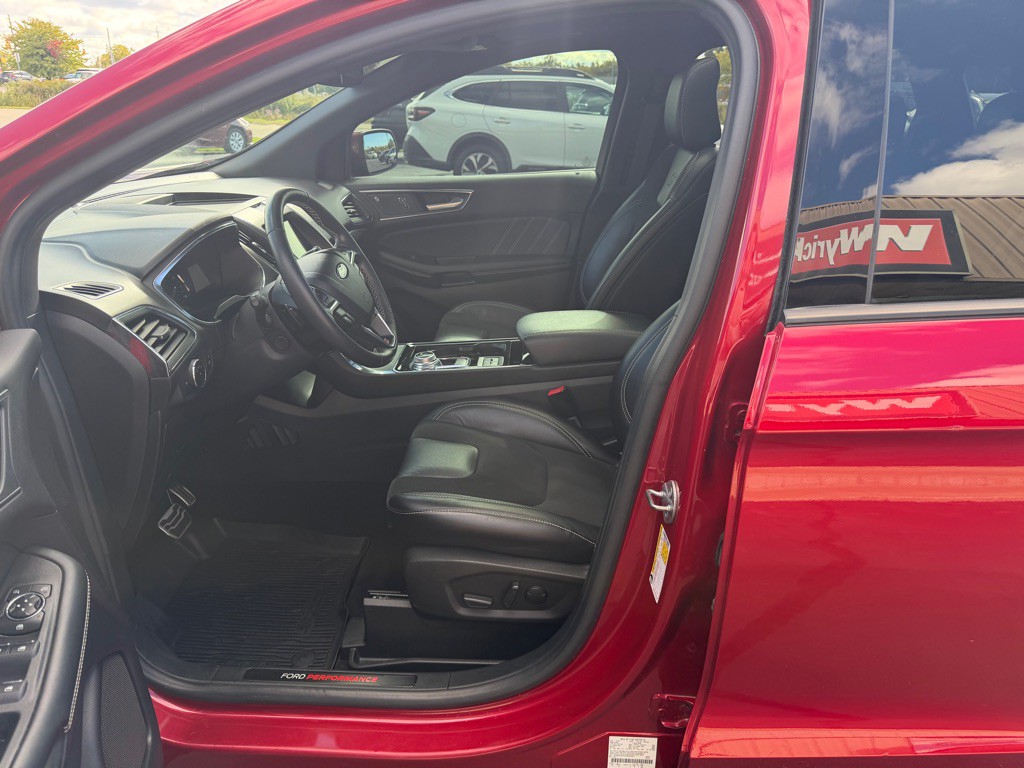 2020 Ford Edge Image 18