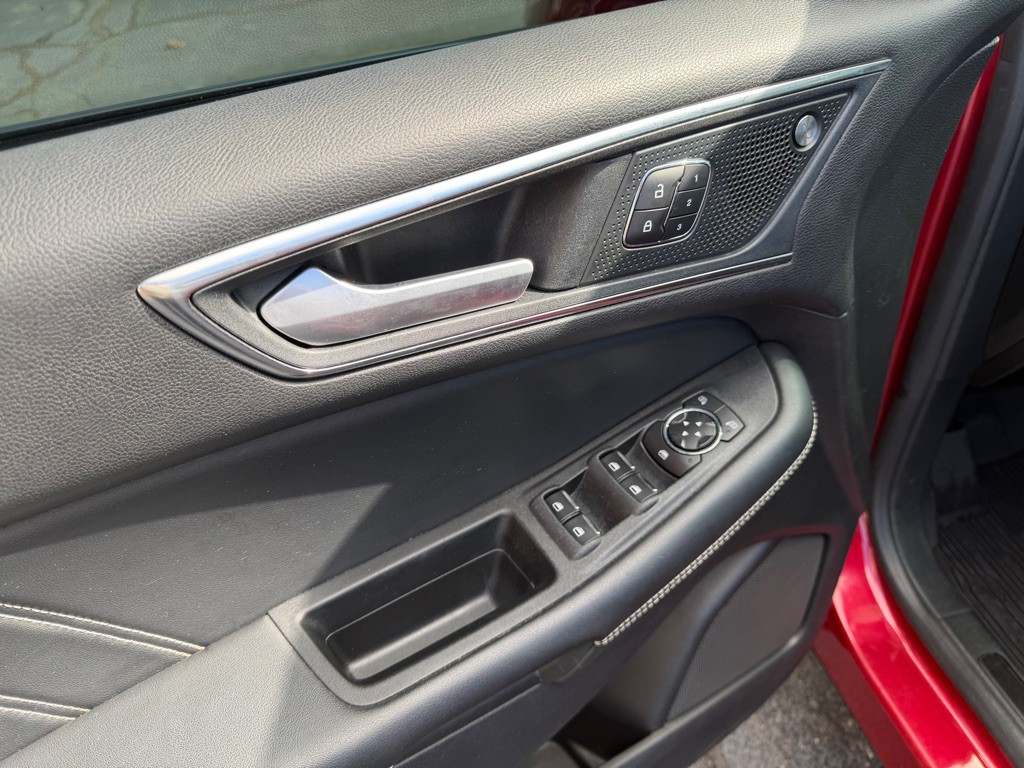 2020 Ford Edge Image 20