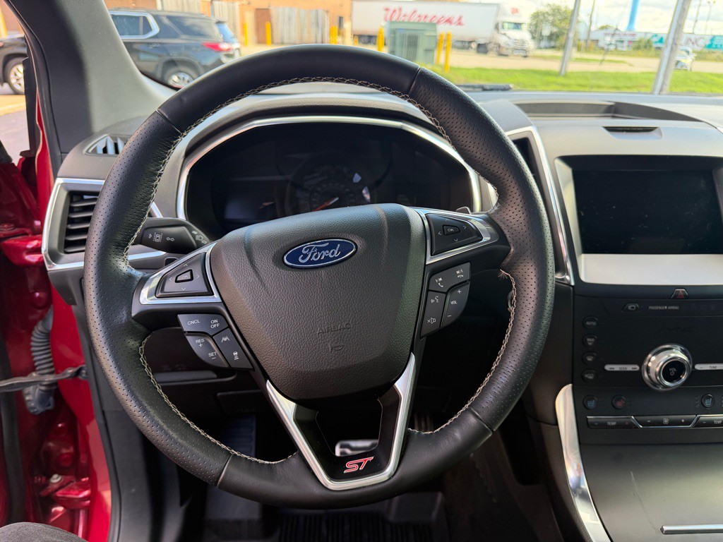 2020 Ford Edge Image 22