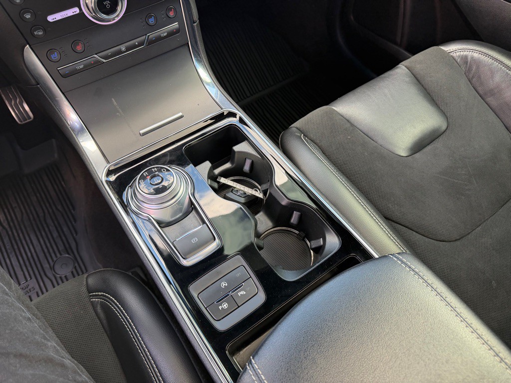2020 Ford Edge Image 30