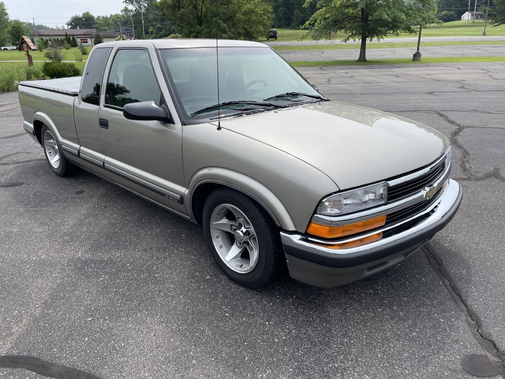 1999 Chevrolet S10 Image 3