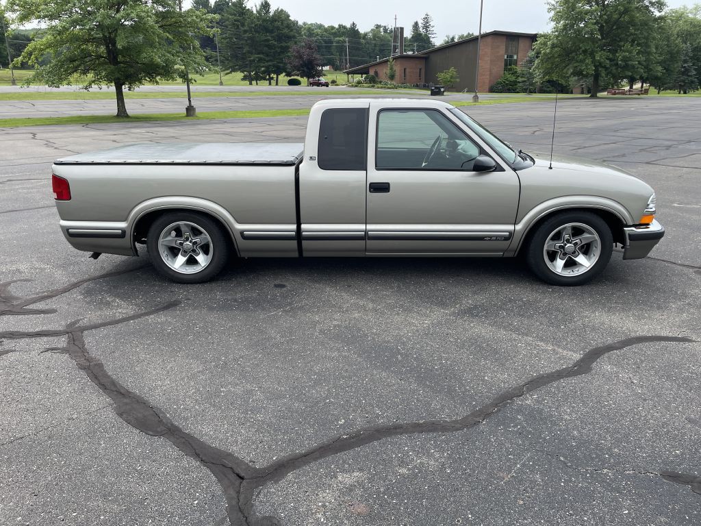 1999 Chevrolet S10 Image 4