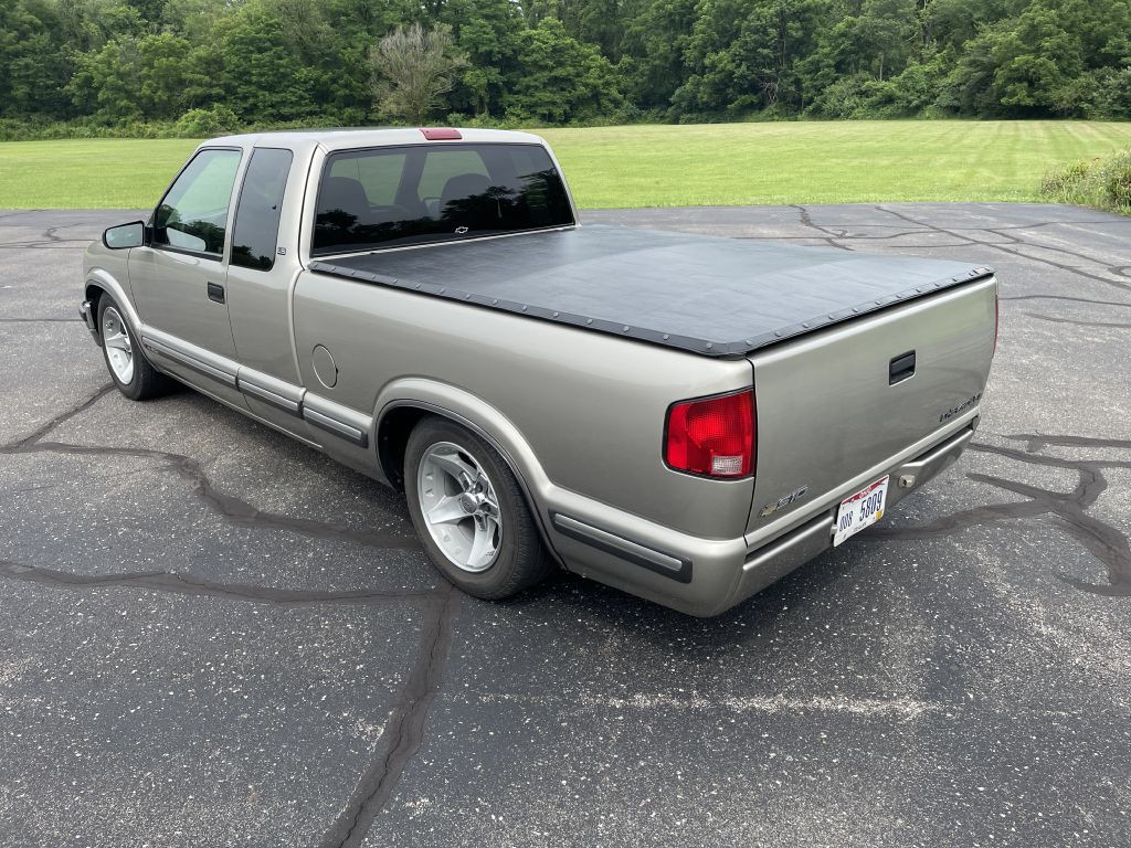 1999 Chevrolet S10 Image 8