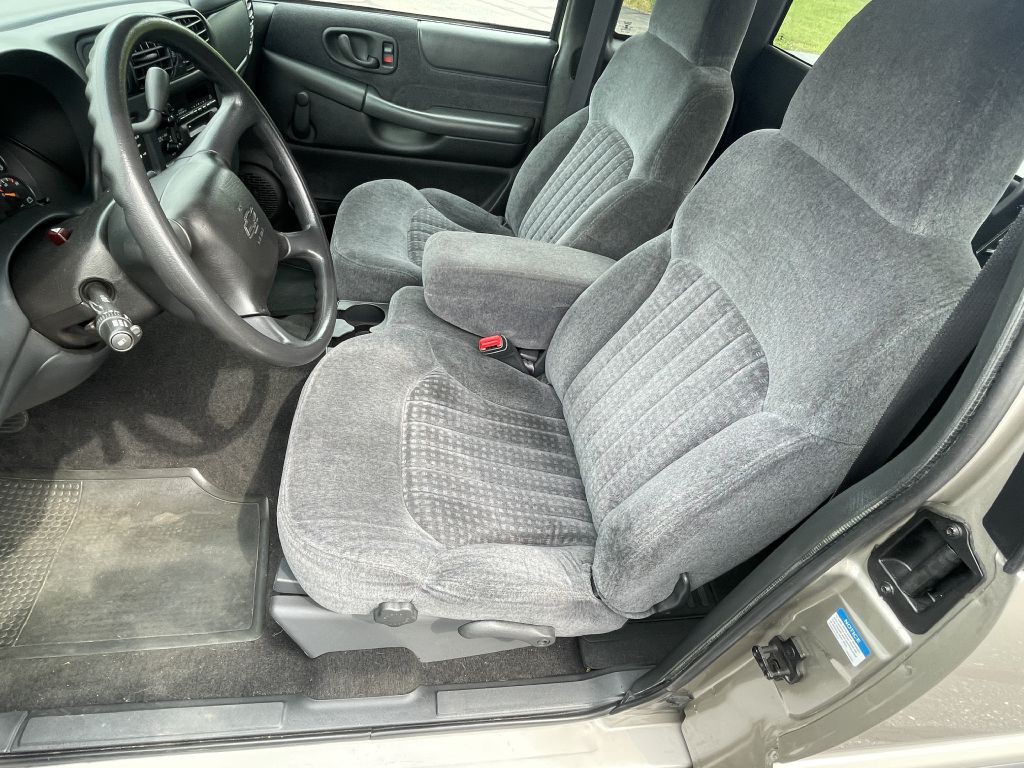 1999 Chevrolet S10 Image 11