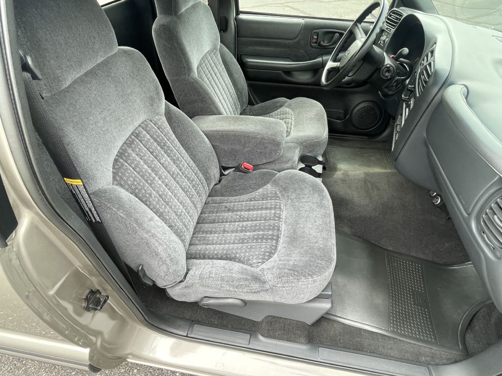 1999 Chevrolet S10 Image 12