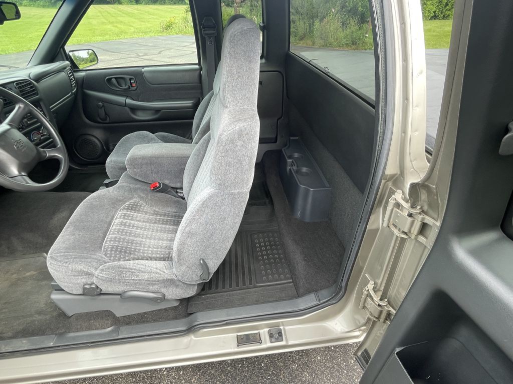 1999 Chevrolet S10 Image 14