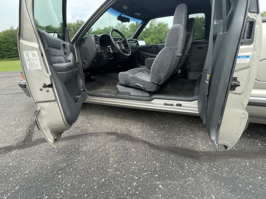 1999 Chevrolet S10 Image 15