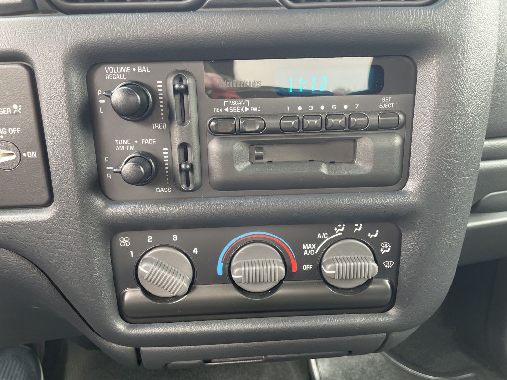 1999 Chevrolet S10 Image 18