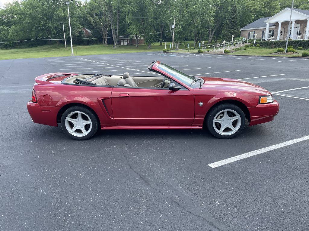 1999 Ford Mustang Image 15