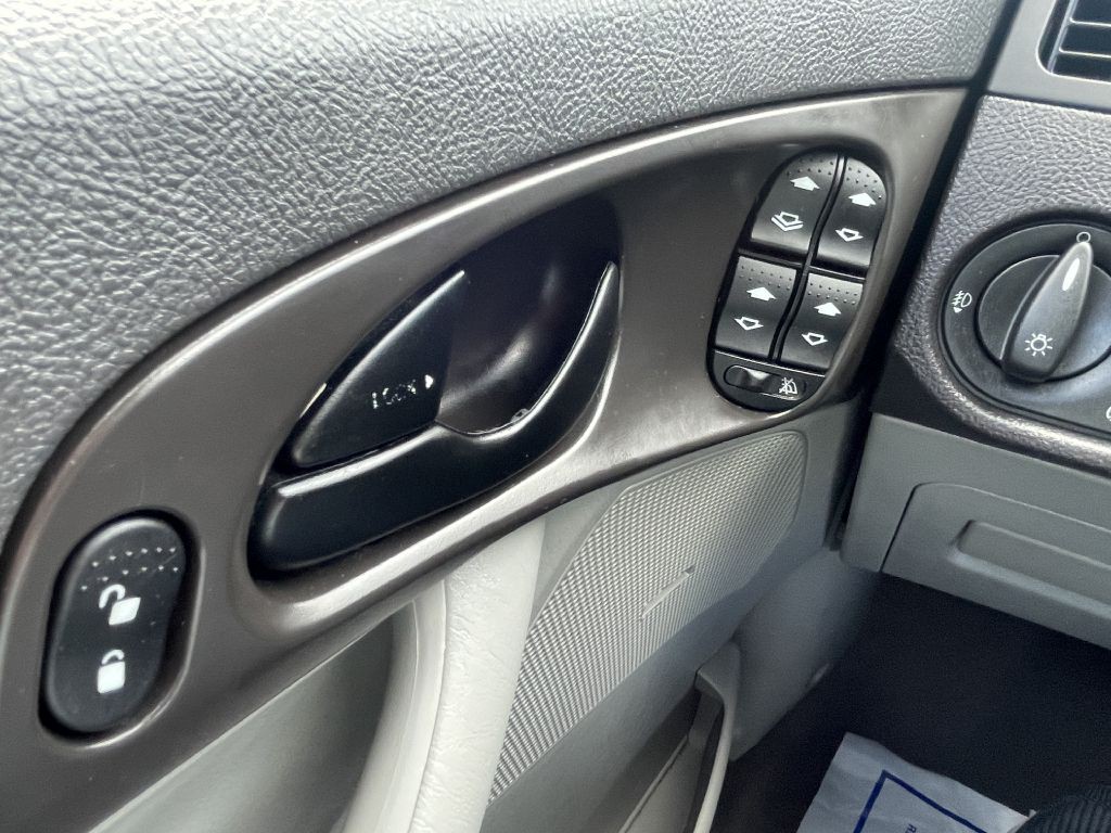 2007 Ford Focus Image 16