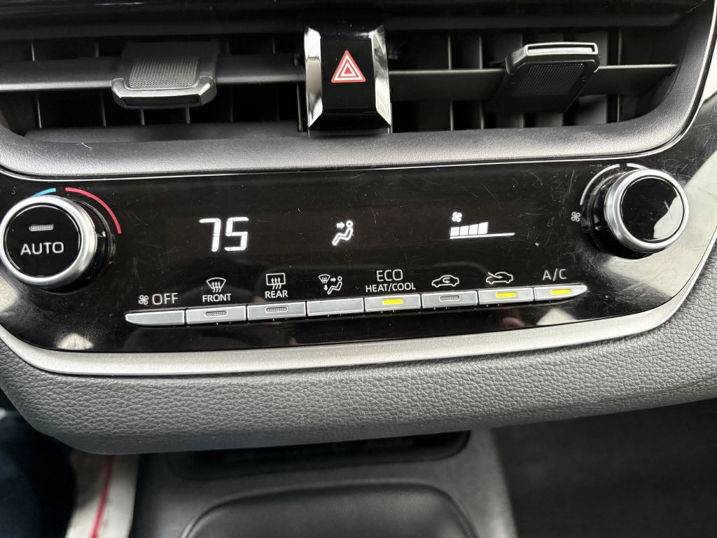 2011 Lexus ES Image 12