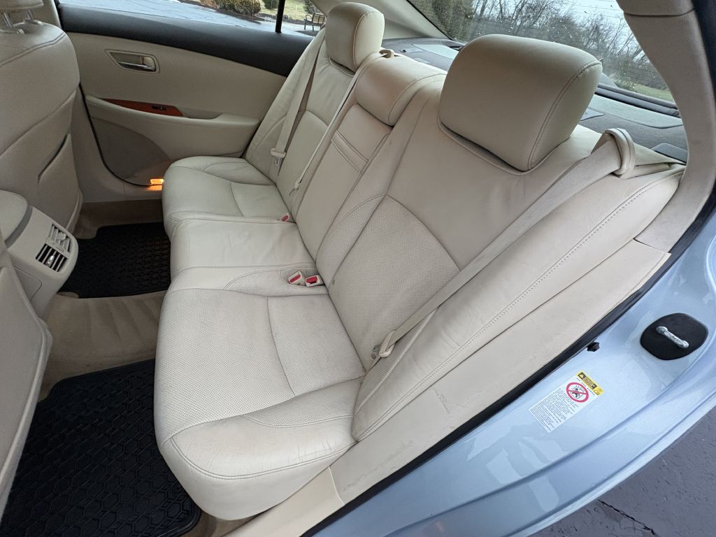 2011 Lexus ES Image 17