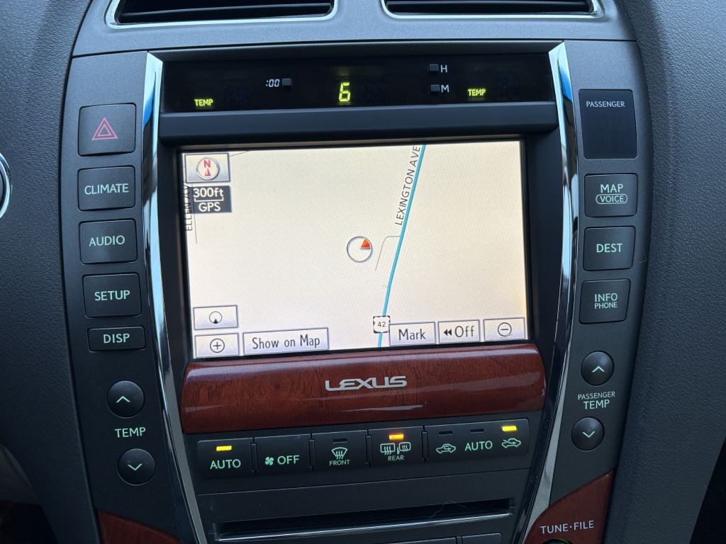 2011 Lexus ES Image 19