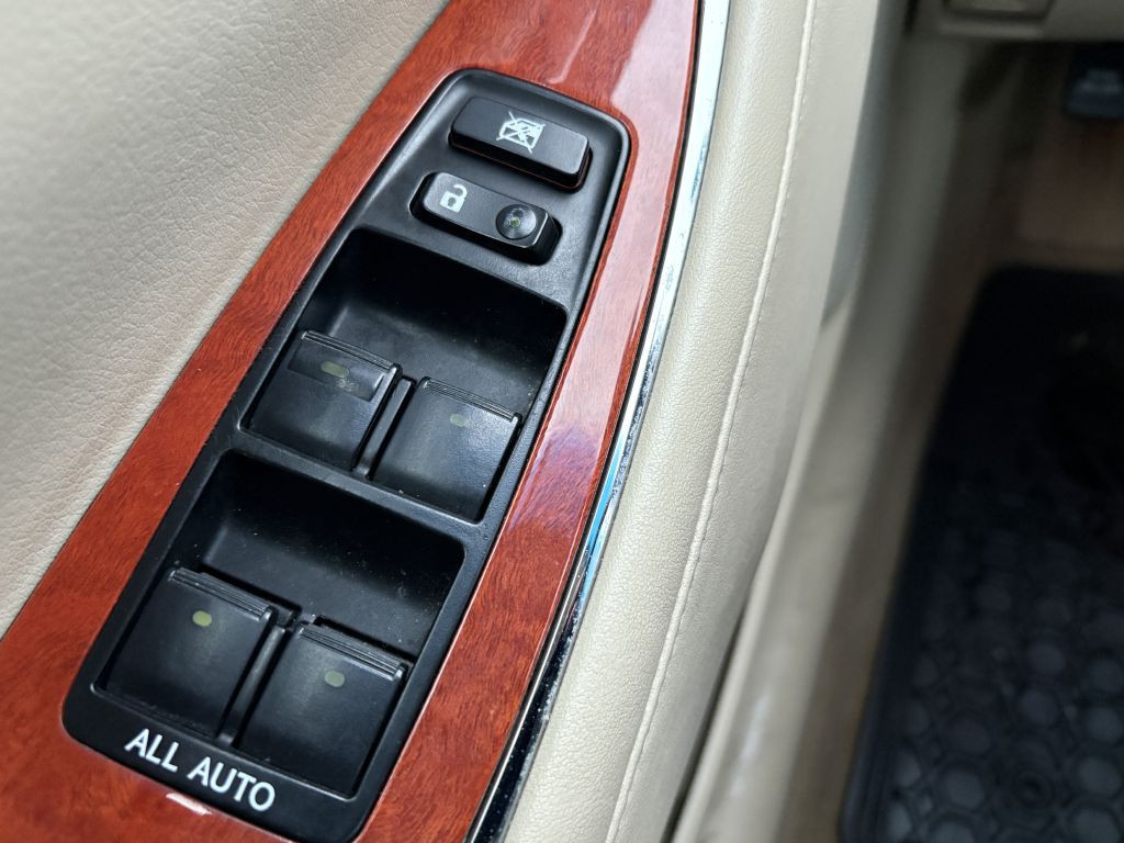 2011 Lexus ES Image 22