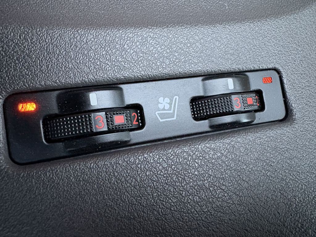 2011 Lexus ES Image 23