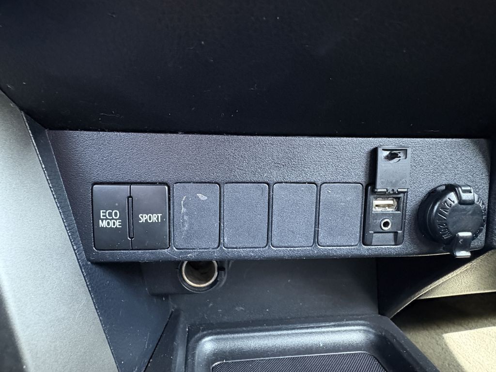 2013 Toyota Rav4 Image 22