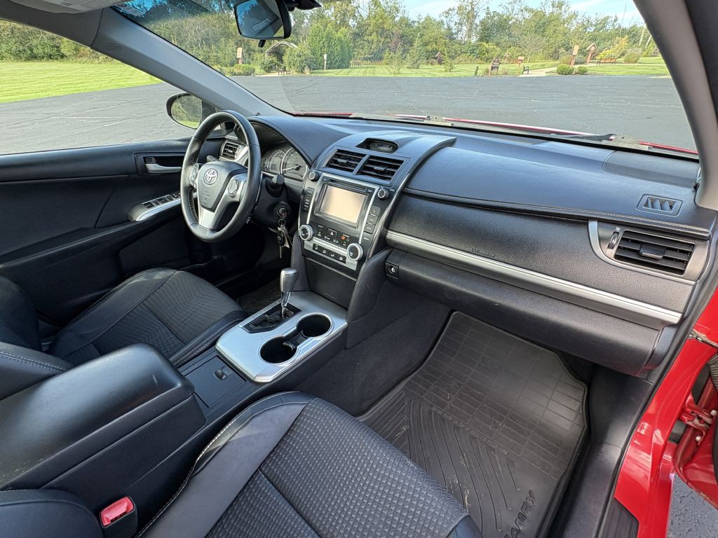 2012 Toyota Camry Image 13