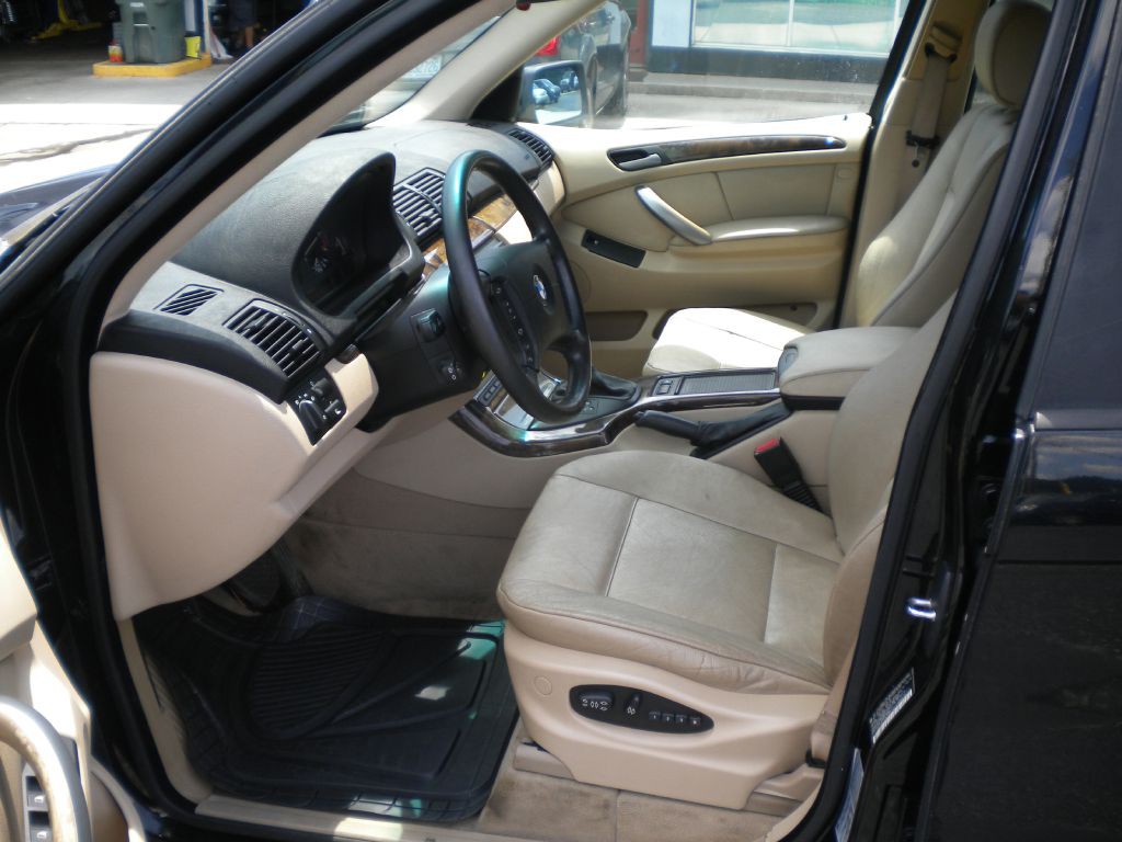 2004 BMW X5 Image 10
