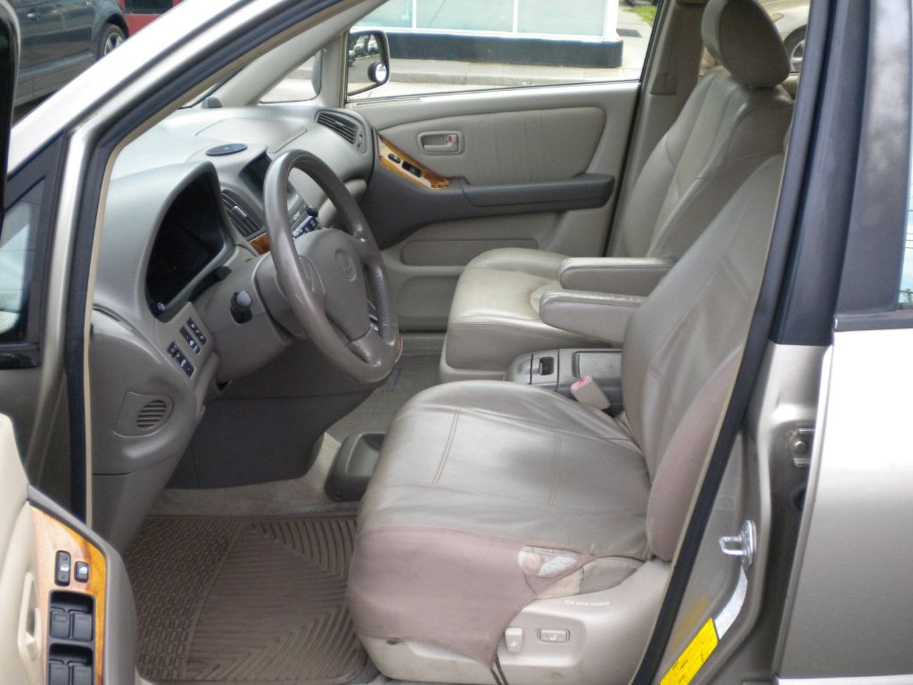2000 Lexus RX Image 10