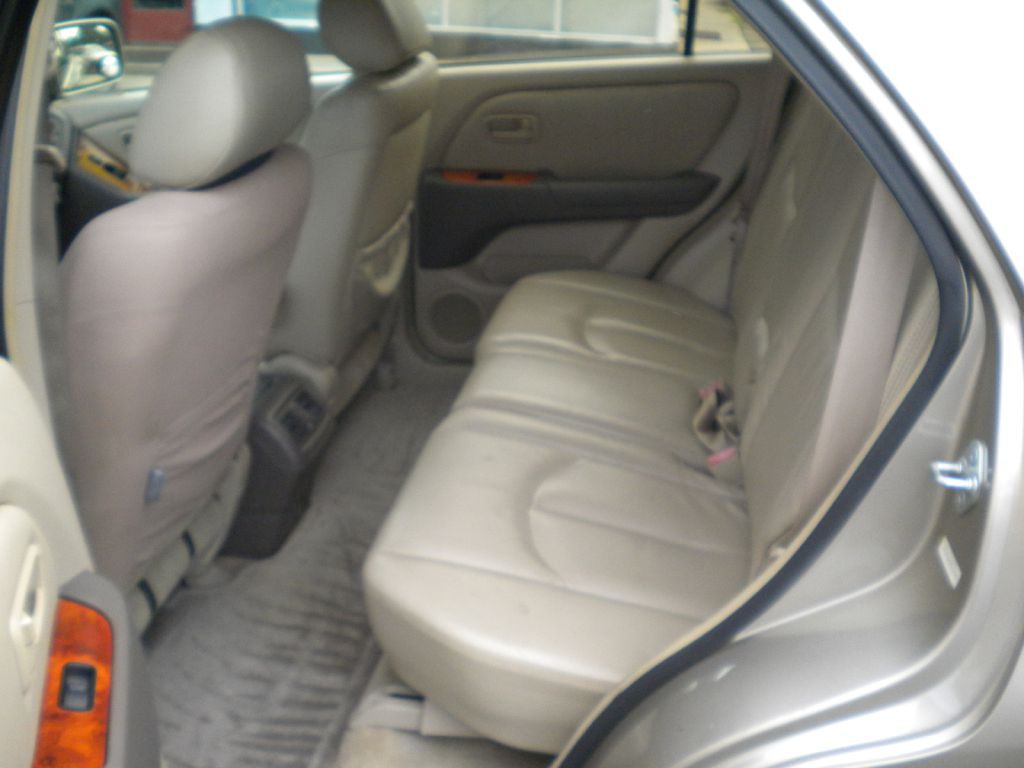 2000 Lexus RX Image 11