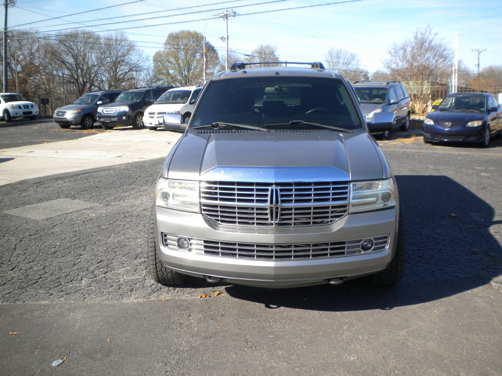2008 Lincoln Navigator Image 2