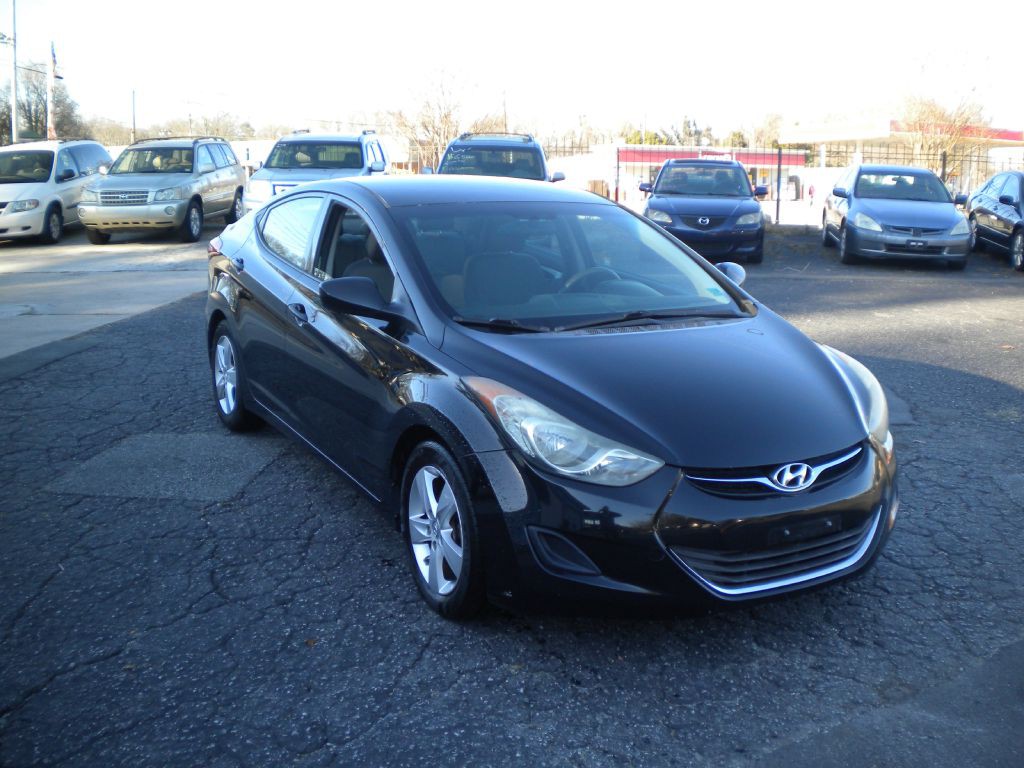 2013 Hyundai Elantra Image 1