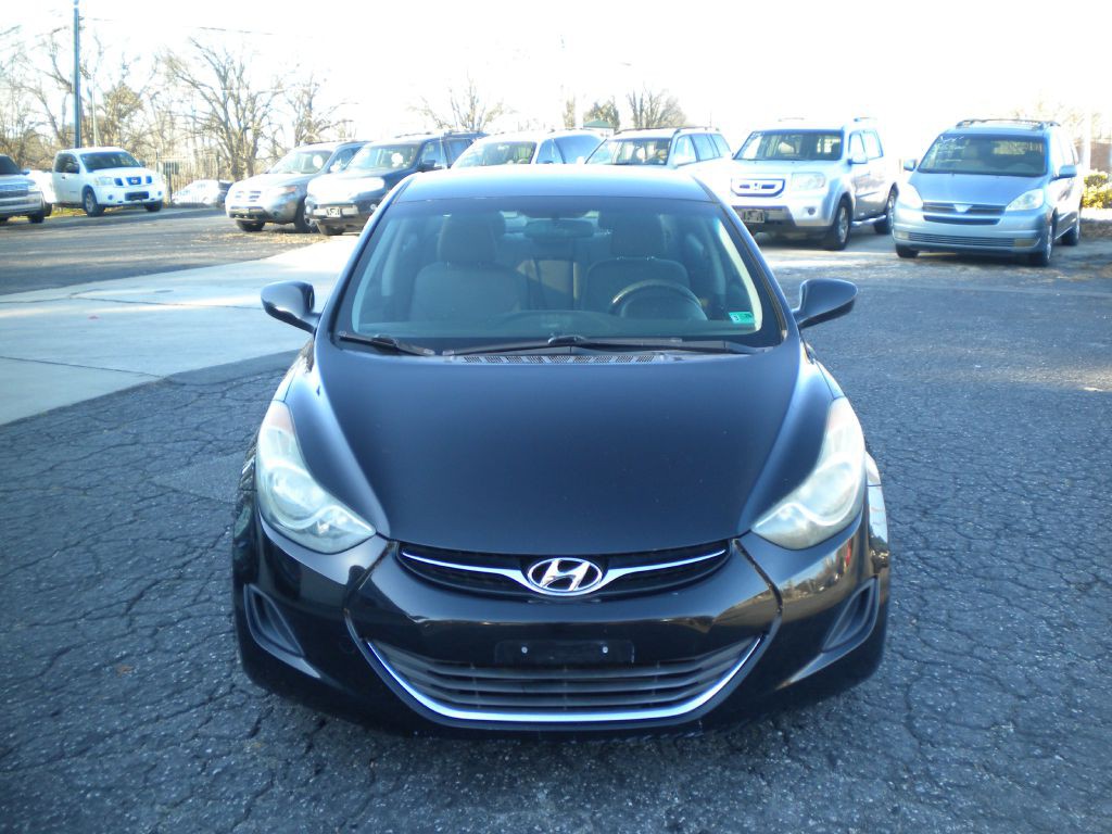 2013 Hyundai Elantra Image 2