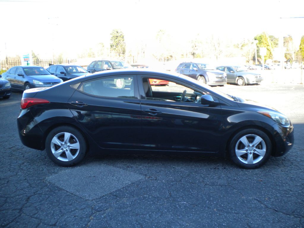 2013 Hyundai Elantra Image 8