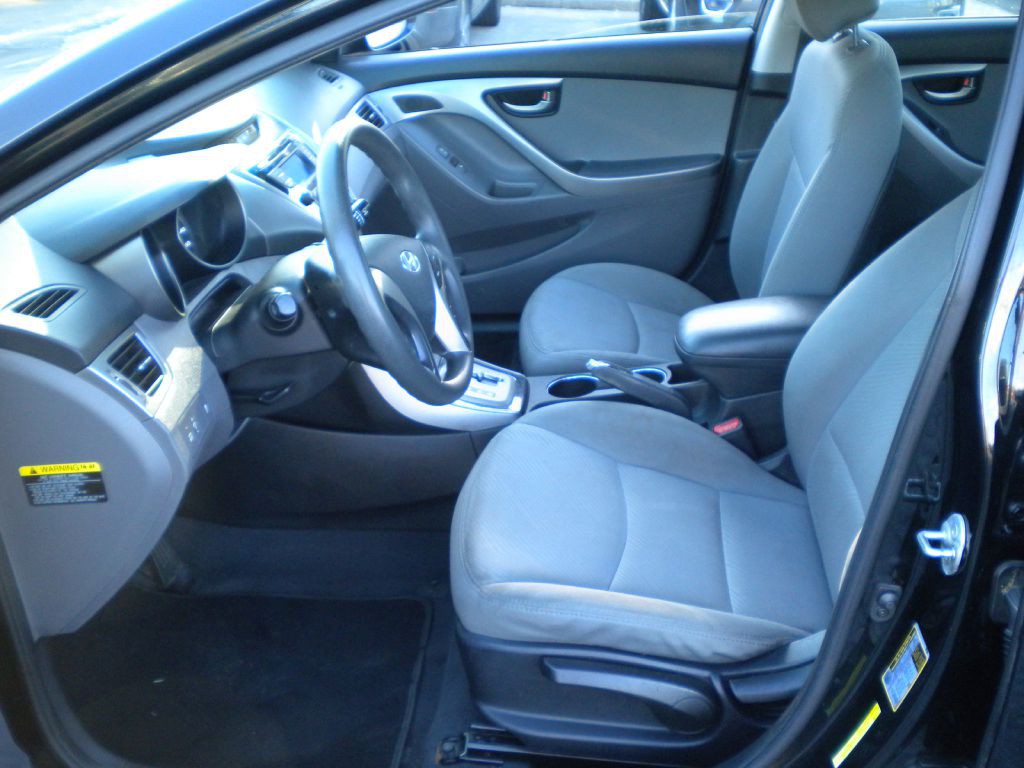 2013 Hyundai Elantra Image 10