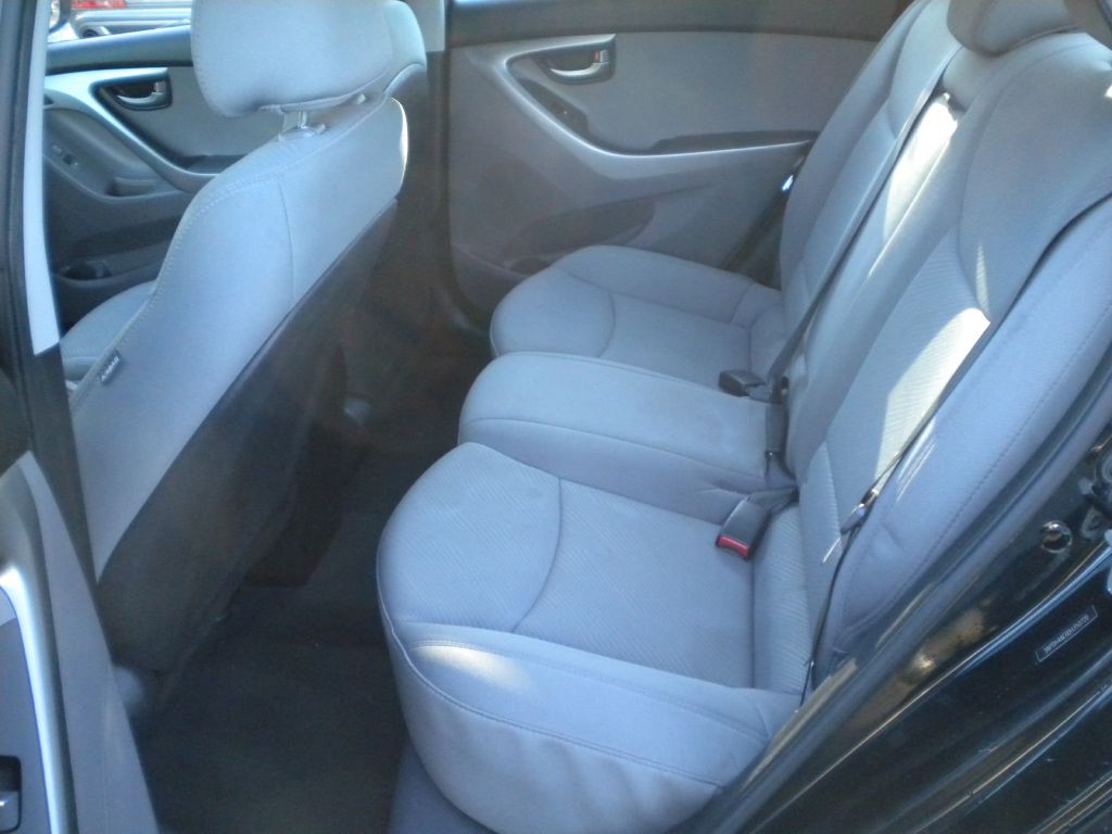 2013 Hyundai Elantra Image 12
