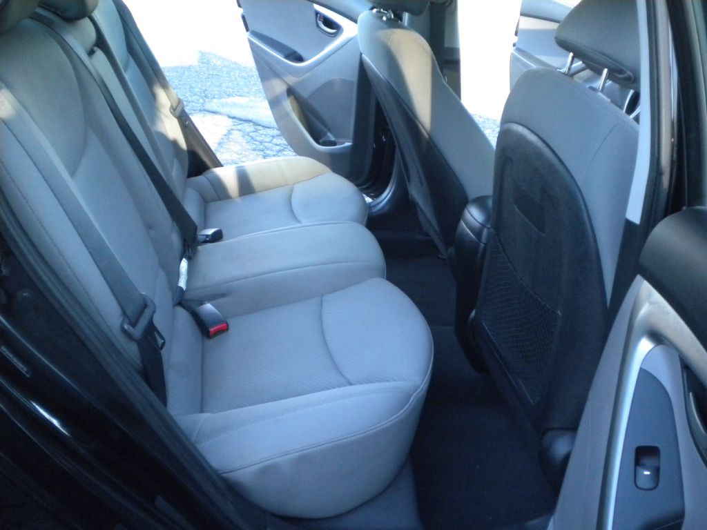 2013 Hyundai Elantra Image 15