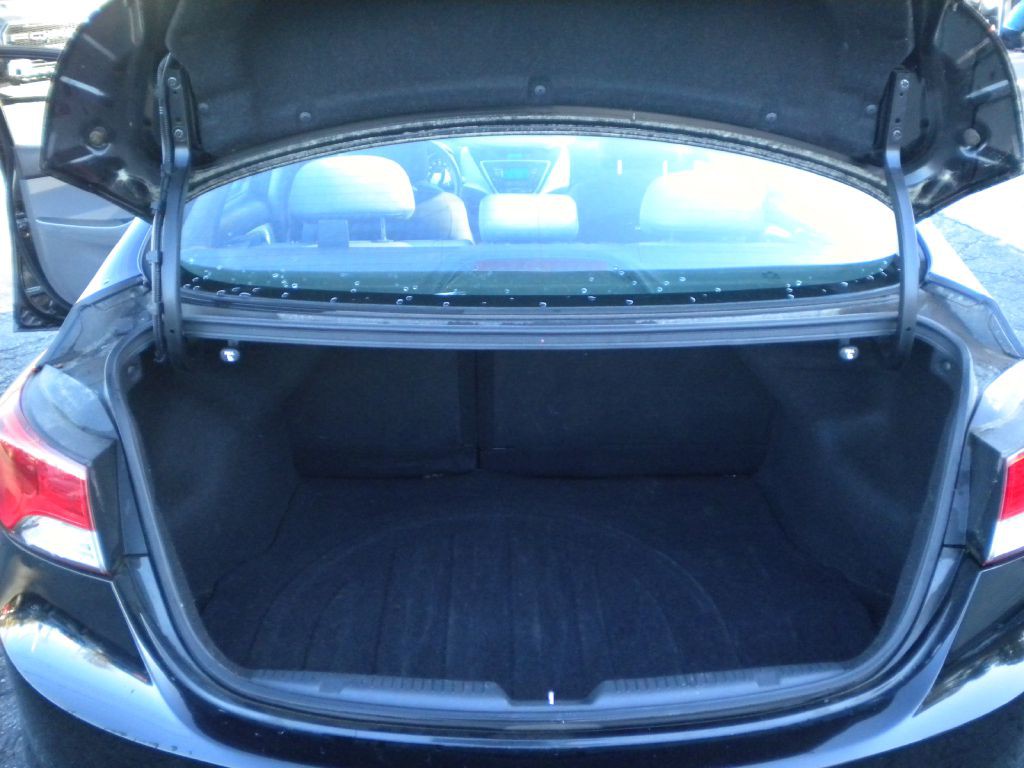 2013 Hyundai Elantra Image 17